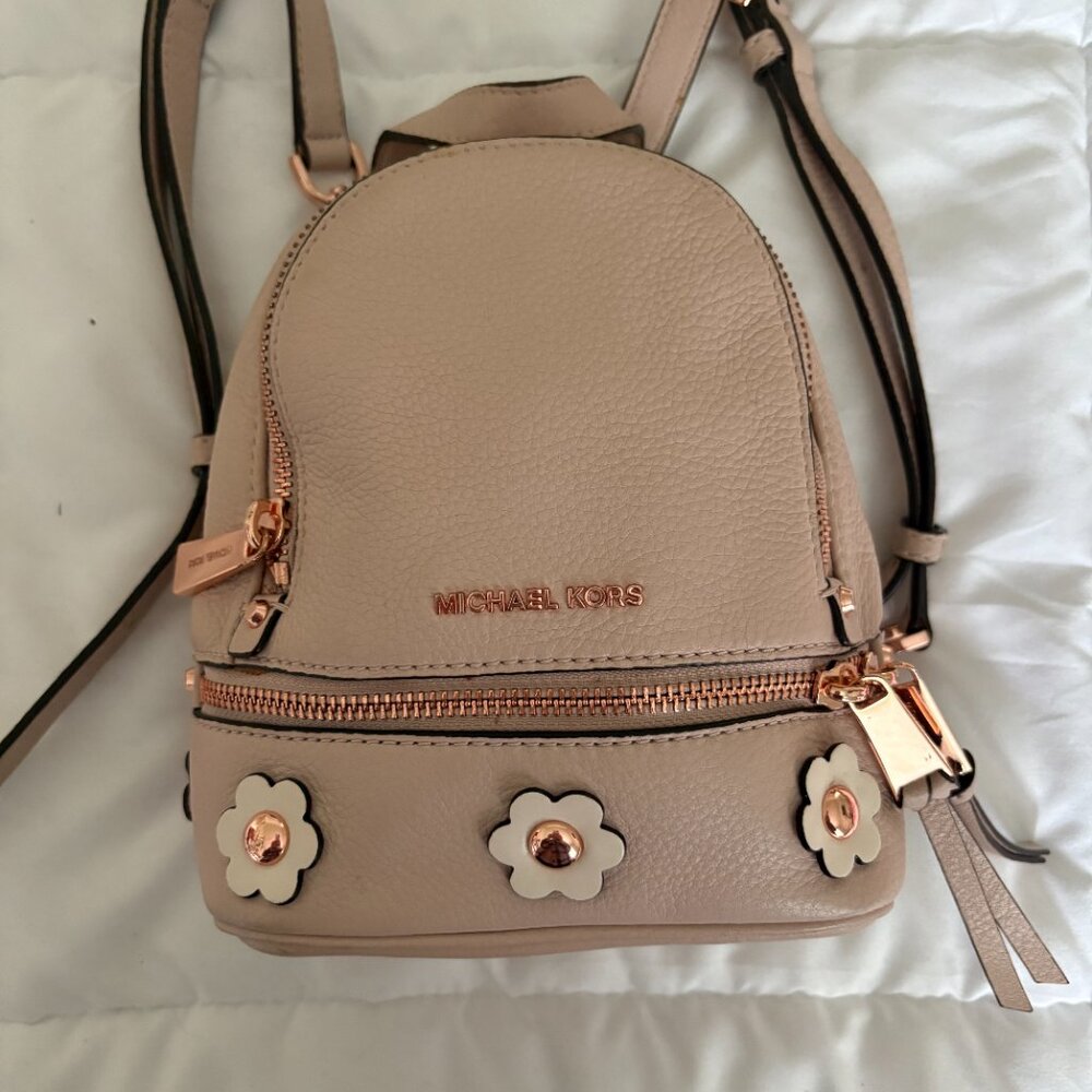 Michael Kors Mini Rhea Daisy Small Floral Appliqué Leather Backpack Pink/Cream - Picture 3 of 14